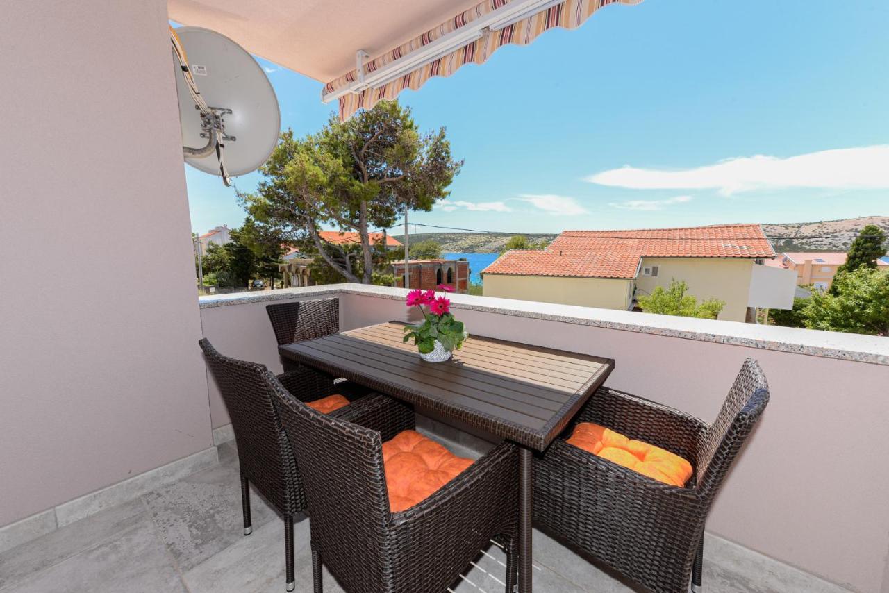 Apartments Amfora - Cozy And Modern Apartments For Up To 15 People, 100M From The Sea And Beach Stara Novalja Ngoại thất bức ảnh