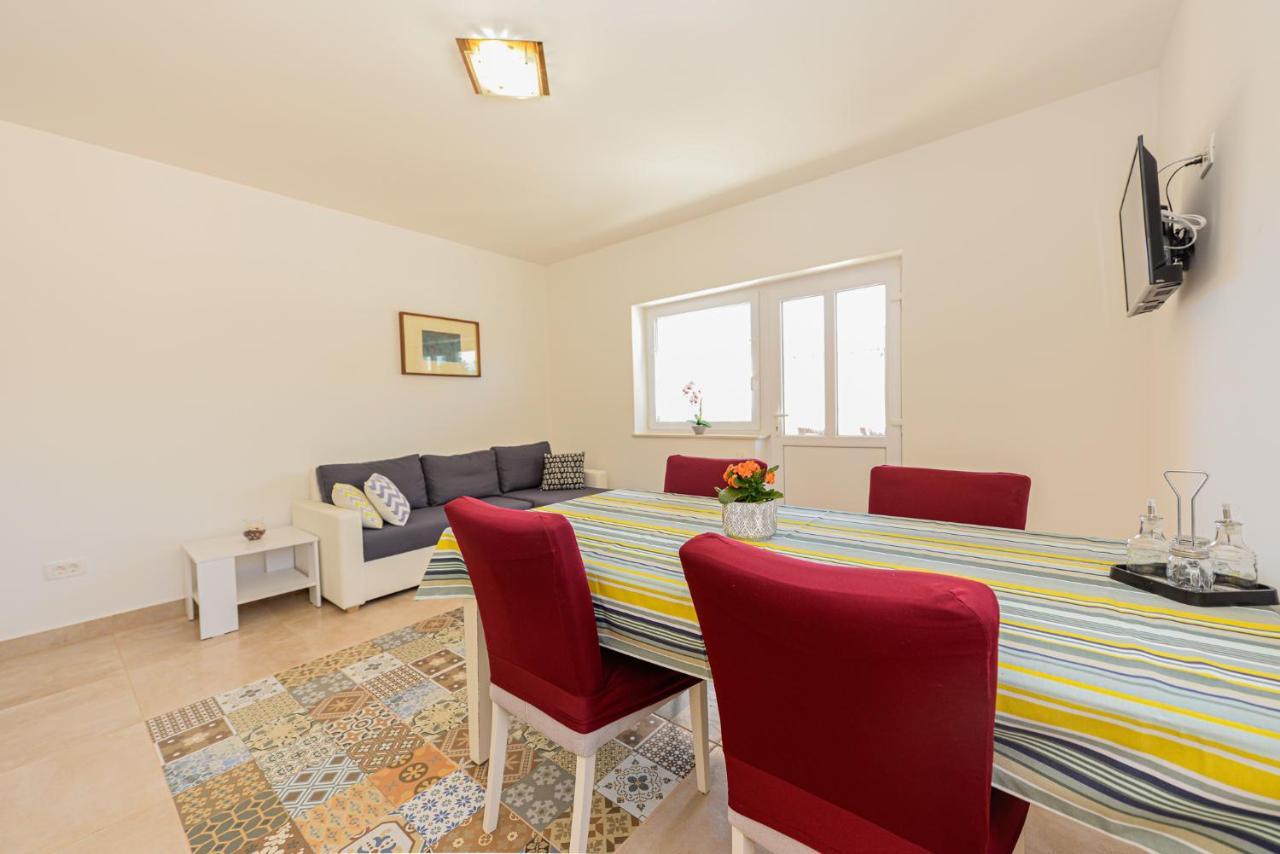 Apartments Amfora - Cozy And Modern Apartments For Up To 15 People, 100M From The Sea And Beach Stara Novalja Ngoại thất bức ảnh