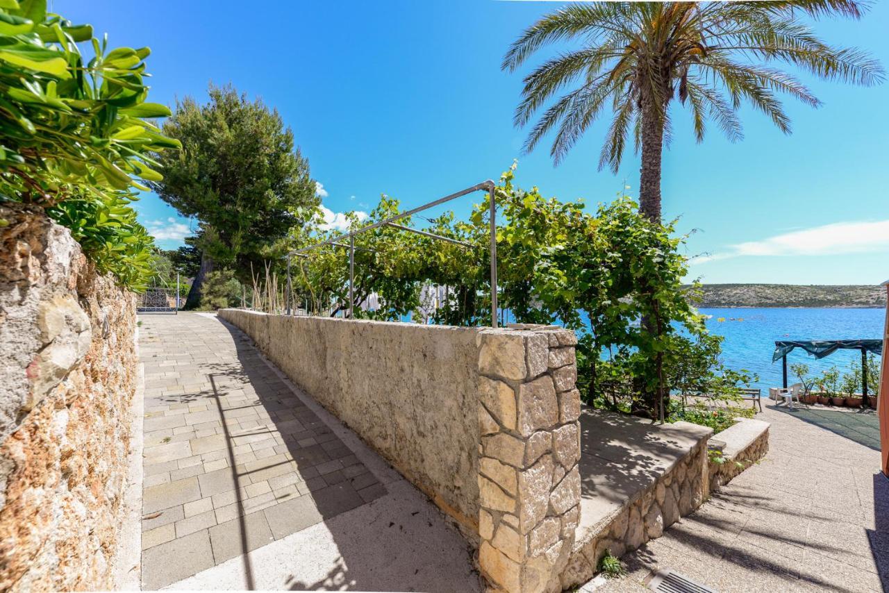 Apartments Amfora - Cozy And Modern Apartments For Up To 15 People, 100M From The Sea And Beach Stara Novalja Ngoại thất bức ảnh