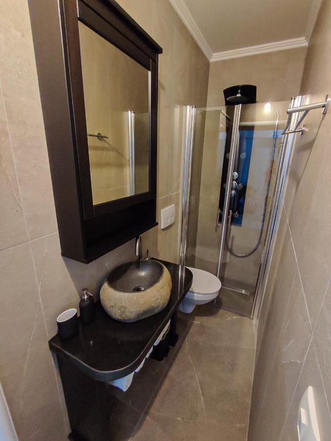 Apartments Amfora - Cozy And Modern Apartments For Up To 15 People, 100M From The Sea And Beach Stara Novalja Ngoại thất bức ảnh
