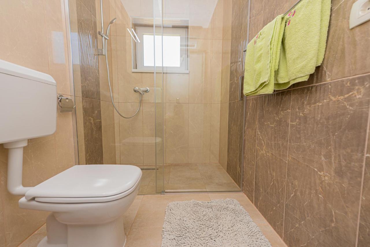Apartments Amfora - Cozy And Modern Apartments For Up To 15 People, 100M From The Sea And Beach Stara Novalja Ngoại thất bức ảnh