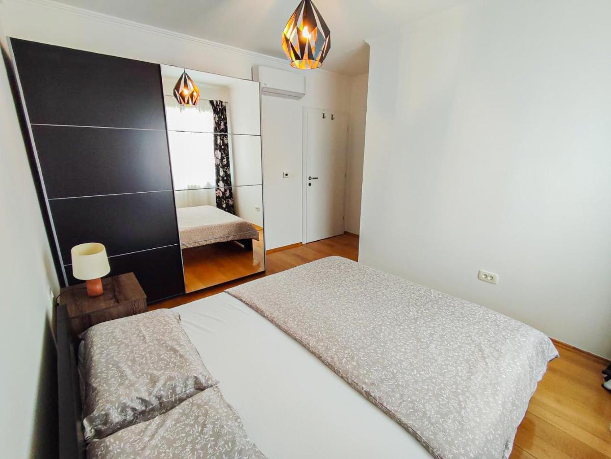 Apartments Amfora - Cozy And Modern Apartments For Up To 15 People, 100M From The Sea And Beach Stara Novalja Ngoại thất bức ảnh